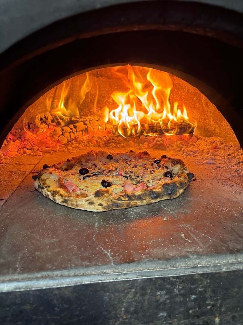 Le Camion A Pizza Feux De Bois · Photos 2
